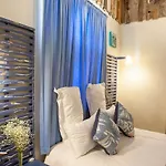 Strand Family Studio En-Suite 6 Sleeper Kitchenette Helderberg Ct